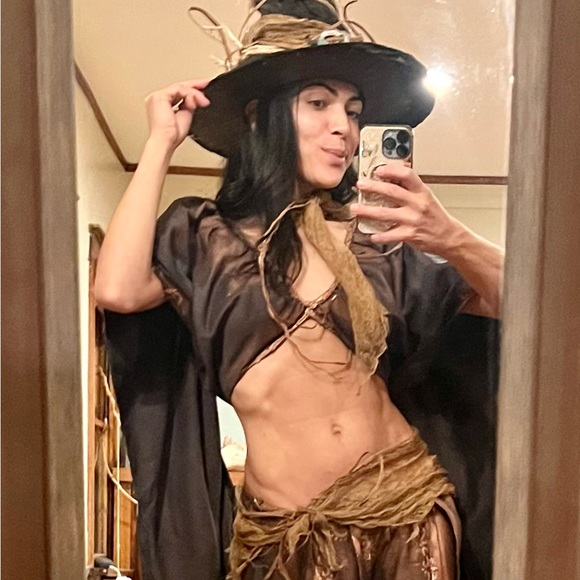 Witch hat hand made for Halloween costume or dark cosplay artist Jaqueline Cruz - Picture 3 of 11